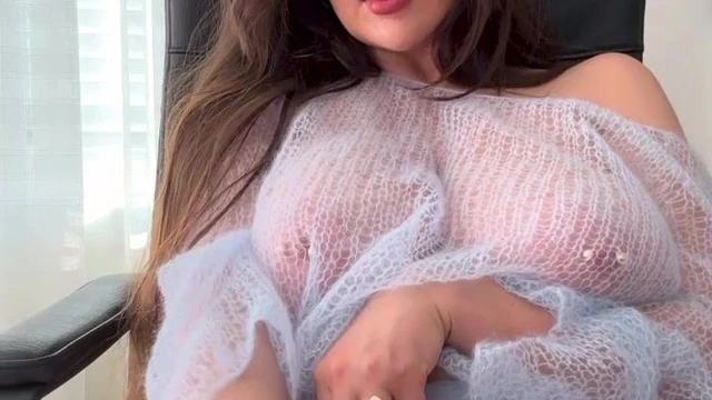 Louisa Khovanski Spread Legs Wide And Rubbing Pussy Onlyfans Leaked Video