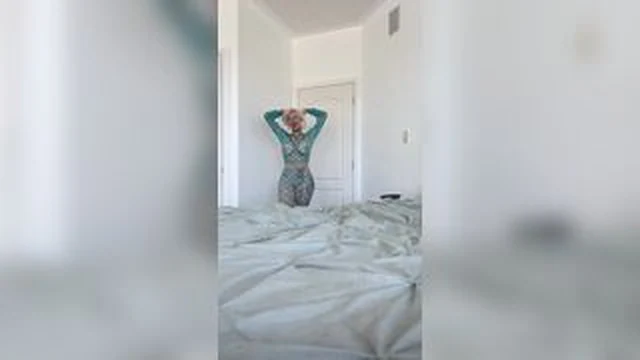 Pinuppixietm Green Big Dildo Solo Fucking Her Cunt Onlyfans Leaked Video screenshot