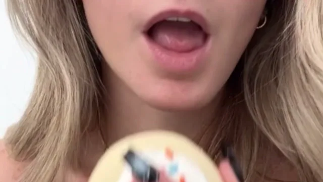 Kaitkrems Cover Em Nude Tits With Cookies Leaked Onlyfans