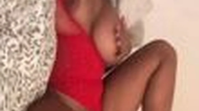 Thumbalina Solo Shove A Dildo In Her Black Cunt Porn Video