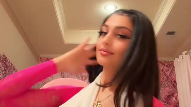 Divaflawless Boob Pressing and fingering