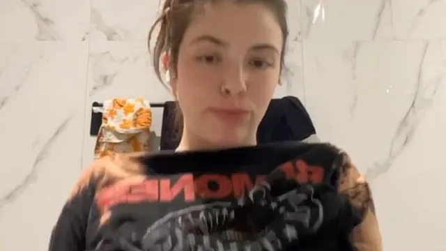 Jazminesinging Dropping Nude Boobs Out And Sqeezing Them Leaked Porn