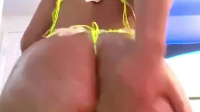 Emarrb Applying Cream On Her Juicy Butt Cheeks Leak Onlyfans