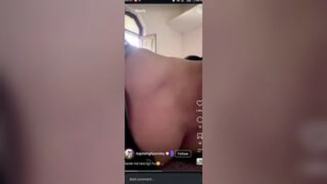 Kajal Pandey In Saree Showing Her Curvy Cleavage on Insta Subscription screenshot