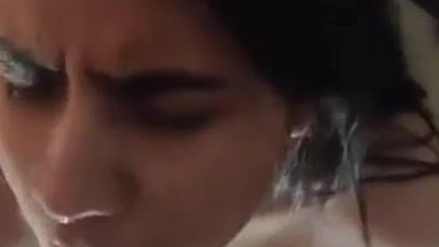 Amateurs Leak Indian GF’s Steamy Solo Session