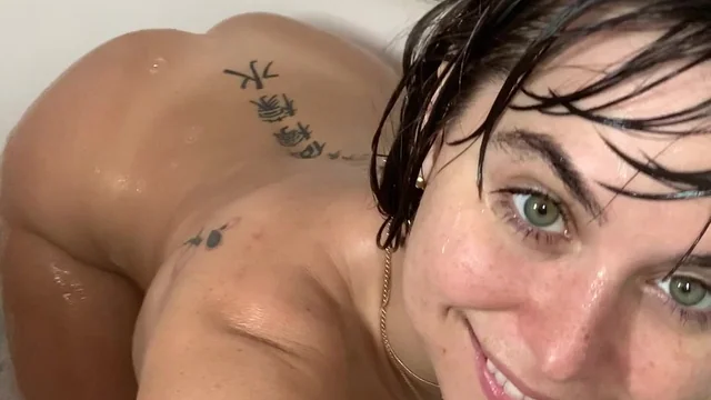 Riley Reid Soapy Hairy Pussy Rubbing On Bathtub Video