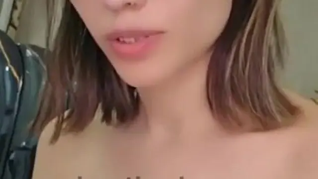 Pakistani OnlyFans Star Performs Nude In Leaked Live Stream