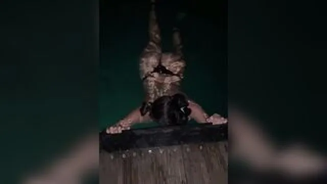 Fernanda Mota Farhat Pleasures Herself Post-Swim Session screenshot
