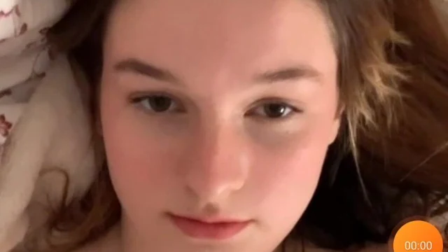 Realcarlyjane Fully Naked On Bed Making Herself Wet Leaked Onlyfans Video