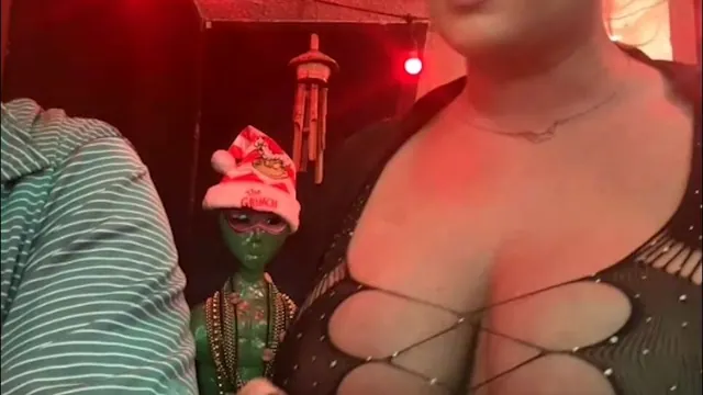 Shaneanddaff Flashing Her Big Nude Tits On Live Onlyfans Stream