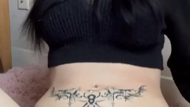 Flowerbrat Takes A Giant Dildo In Her Tight Ass