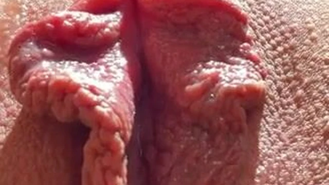Alishani Spreads Her Juicy Pussy For Close-Up View