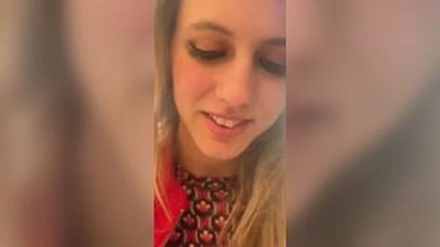 Serah Luna Performs Devout Deepthroat Blowjob On Knees screenshot