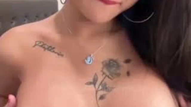 Praewasian Took Her Boobs Out And Start Squeezing Them Onlyfans Leak