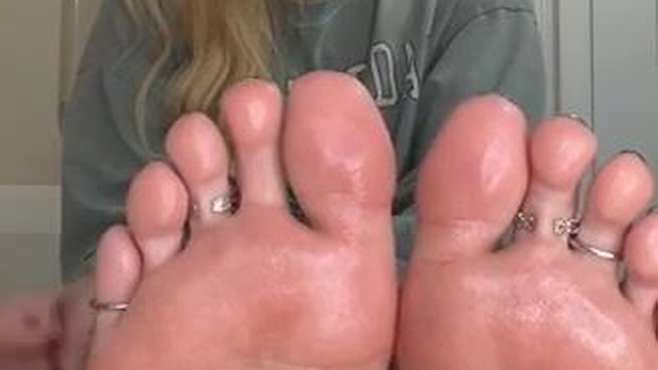 Gigi Nova Teases With Glistening Feet During JOI Session