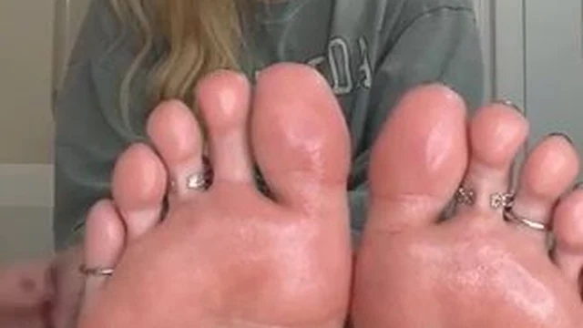 Gigi Nova Teases With Glistening Feet During JOI Session