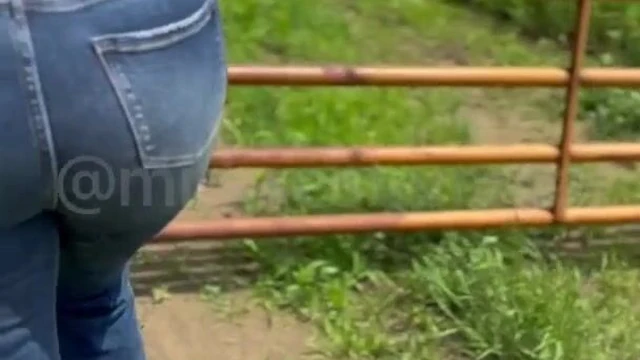 Midwestemma BG Outdoor Fucking With Her Farmhand Onlyfans Leak
