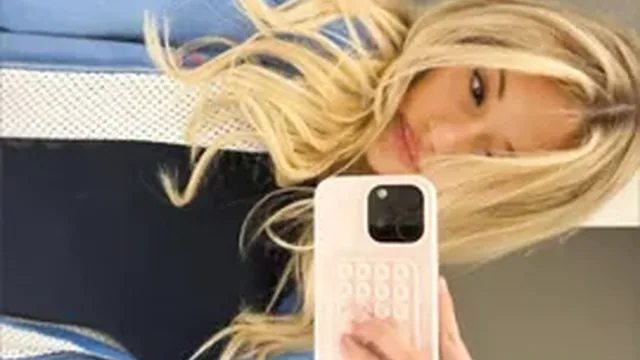 Breckie Hill Nude Nipple Slipped In Bathtub Latest Photos